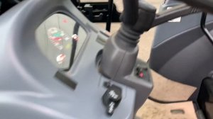 Трактор класса LUXE от компании LS Mtron - модель XR50 HST.mp4