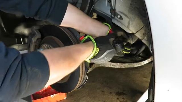 Ford Fusion / Mercury Milan Outer Tie Rod End Replacement смотреть онлайн