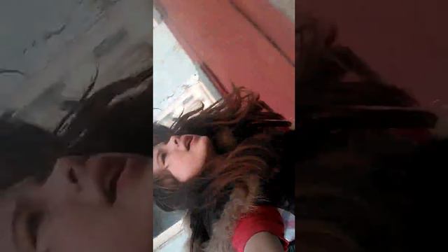 Мы гуляем с сестрой Аней , Аня подвернула ногу,ходили за хлебом!😎 смотреть онлайн