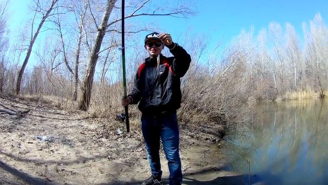 Рыбалка с другом, разловились по голавлю. Открытие сезона 2019. Казахстан. Река Илек. смотреть онлайн