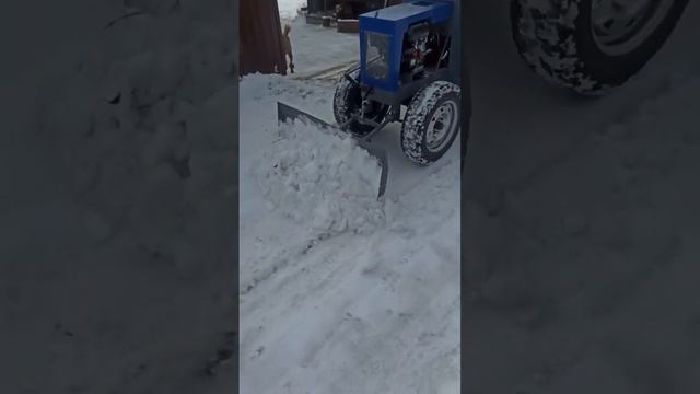 испытания мини трактора по первому снегу с отвалом Второй выезд! смотреть онлайн