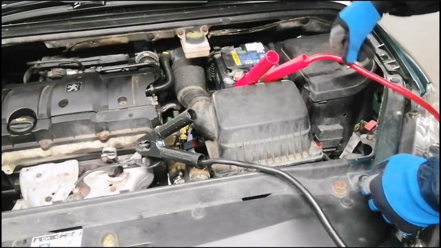 Jak użyć kabli jak odpalić auto z kabli rozruchowych #kablerozruchowe #odpalenieautazkabli смотреть онлайн