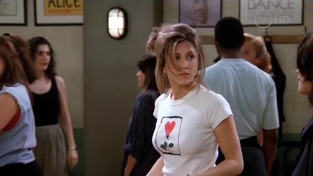 Фиби танцует чечётку