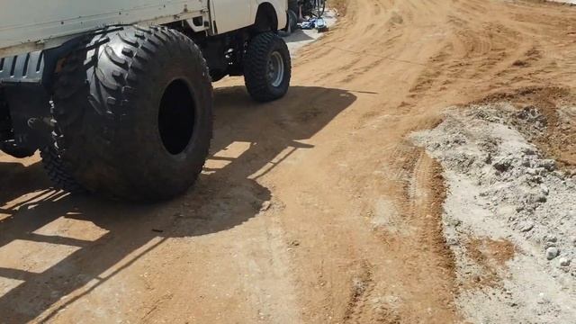 Toyota dyna 4wd. установка кузова+шины низкого давления 1300×700... смотреть онлайн