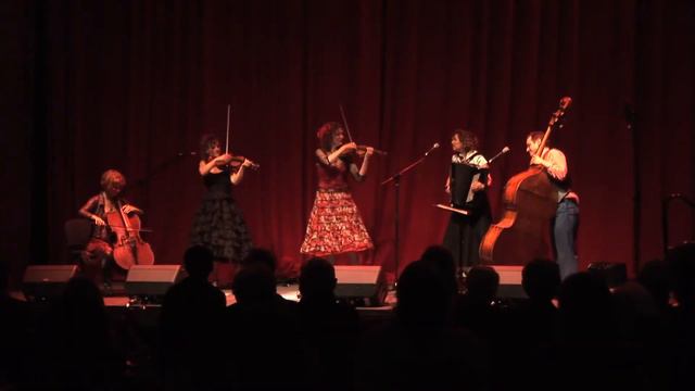 Cosmo Cosmolino - Alice and The Blue Whale смотреть онлайн