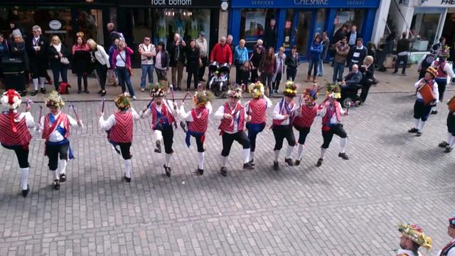 Saddleworth Morris Men dancing the Uppermill Dance in Chester 2014 смотреть онлайн