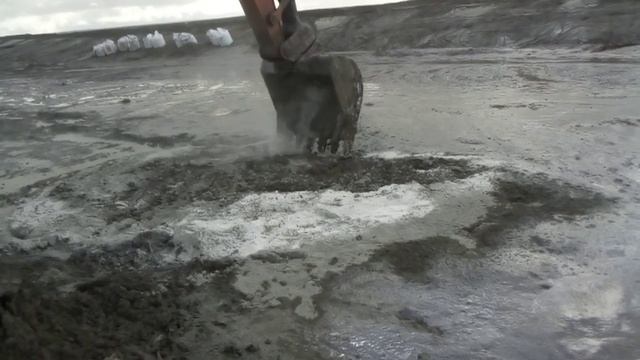 Hitachi_200 цементирование амбара с нефтяным шламом_НАО/Коми