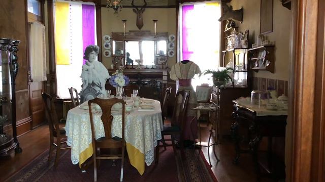 Meet the Tobins - parents of Margaret "Molly" Brown смотреть онлайн
