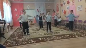 Танец на песенку «Мама я влюбился в девочку одну…»