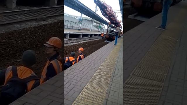 Кладут рельсы для электрички смотреть онлайн