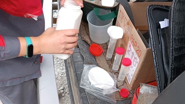 Экологический департамент берёт пробы для анализа смотреть онлайн