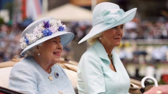 Elizabeth II : Anéantie, Camilla Parker Bowles, la reine consort brise le silence смотреть онлайн