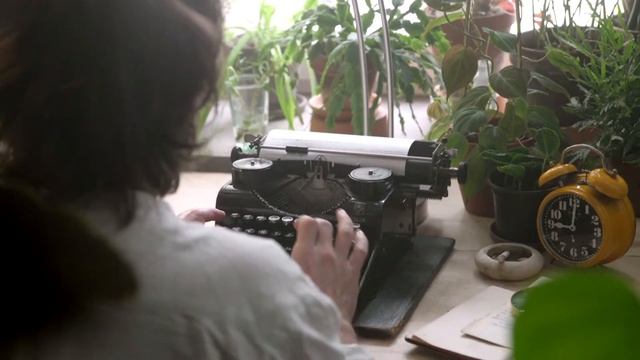 60 лет женщина жила в капсуле и не покидала ее. История достояна уважения... смотреть онлайн
