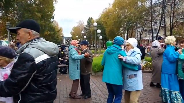 Кемерово. На Весенней. Танго. 3 октября смотреть онлайн