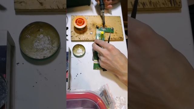 Замена разъёма зарядки на планшете паяльным феном.mp4