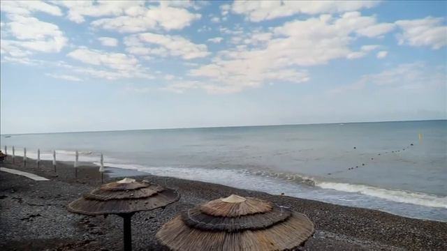 Штормит море, закрыты пляжи для купания Лазаревское(Сочи) 15 июля 2020г смотреть онлайн