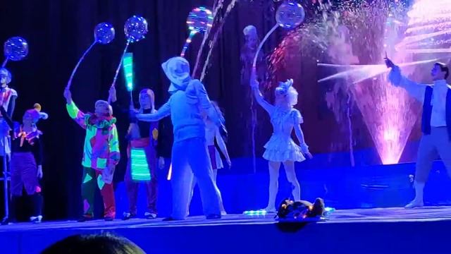 Juggler Performance. Выступление жонглера