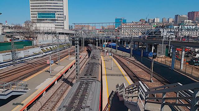 Railway Intercity EMU Train ED9MK At Vladivostok Station/Электропоезд ЭД9МК прибывает во Владивосто