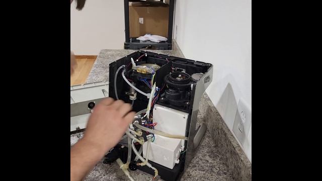 Breville Barista Touch BS880 low pressure/low flow/spitting issue-What was wrong & how I fixed it! смотреть онлайн