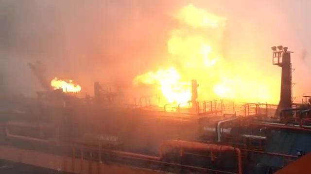 Горит в Керчи танкер смотреть онлайн