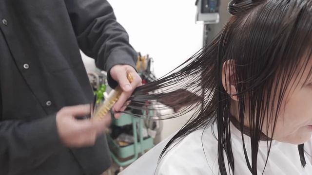 【大人のレイヤーカット】ボリュームに悩む細毛女性をカッコよくするレイヤースタイル[美容師向け][メテオカラー][40代50代髪型] смотреть онлайн