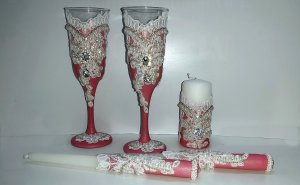 Кружевные бокалы со стразами своими руками в пудровом цвете