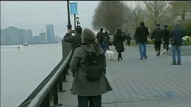 В Нью-Йорк прибыл плавучий военный госпиталь "COMFORT" смотреть онлайн