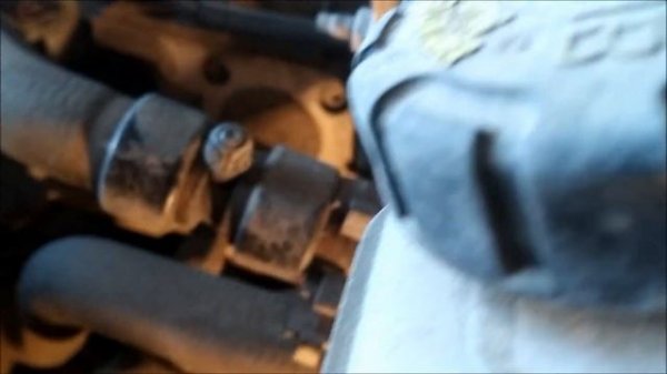 Видео: Замена стартера Рено Логан 2