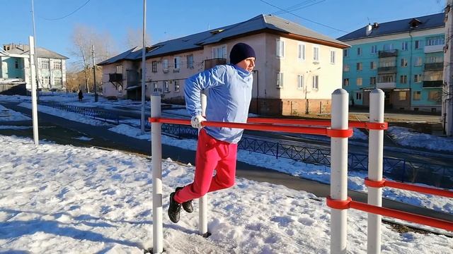 "ЛУЧШИЕ УПРАЖНЕНИЯ НА ТУРНИКЕ И БРУСЬЯХ" Прокачай своё тело. смотреть онлайн