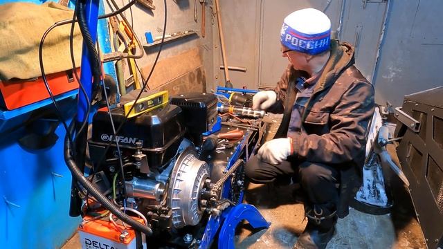 Снегокат Каюр Эгоист-Кросс. Замена ведущей звезды, с 14на12 Вскрываю тахометр, меняю батарейку. смотреть онлайн