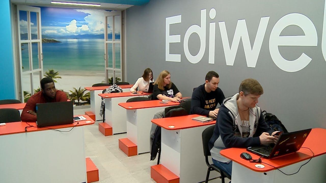 Академия Топ в Смоленске (2023) смотреть онлайн