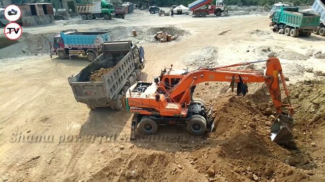 Excavator Daewoo 180WV Loading Marsades Dump Truck смотреть онлайн
