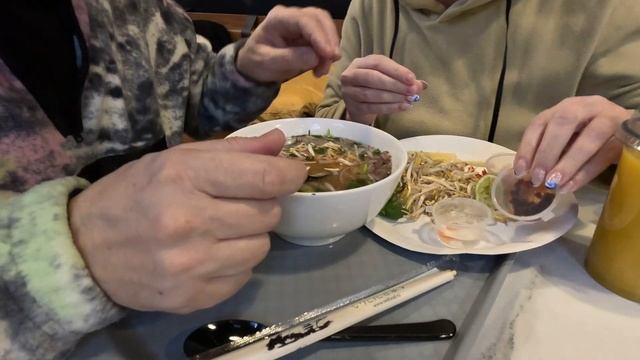 Вьетнамская еда в Краснодаре! Едим один суп на двоих!:). Учусь есть на камеру!:). 23.02.2023 смотреть онлайн