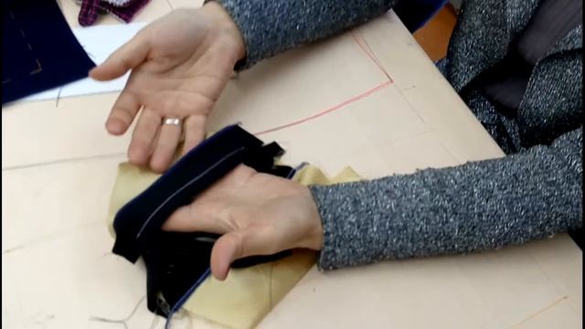 Карман с листочкой в брюках смотреть онлайн