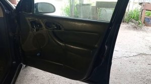 Как снять правую обшивку передней двери Ford Focus 1