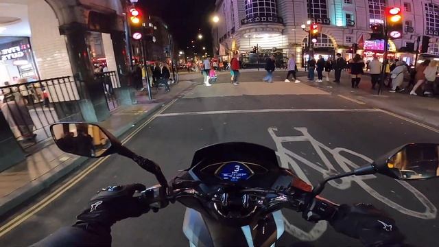 Honda PCX 125 - Night Ride 7 смотреть онлайн