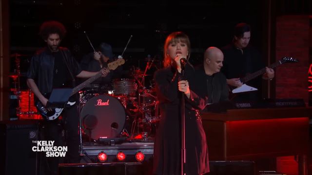 Kelly Clarkson Covers 'Beggin'' By Måneskin | Kellyoke