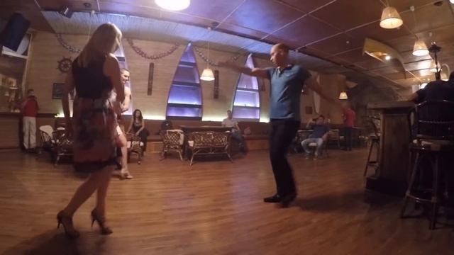 Tiki Bar - Salsa Battle смотреть онлайн