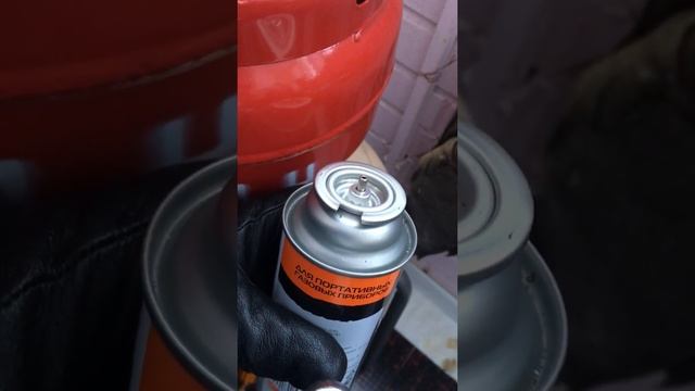 Заправка баллончика газом в домашних условиях. Экономим. Газ за 4 руб. смотреть онлайн