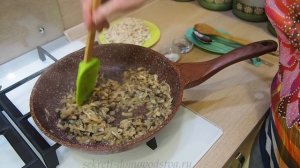Жульен с курицей и грибами в тарталетках из тостового хлеба в духовке. Рецепт со сметаной и сливкам