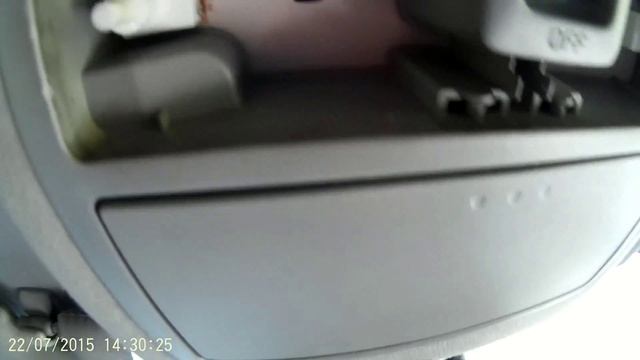 Как снять передний плафон на потолке автомобиля смотреть онлайн