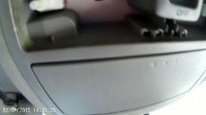 Как снять передний плафон на потолке автомобиля