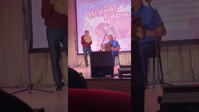 Страдания под рояльную гармонь и бубен! Исполняют братья Корчагины.Николай(гармонь) и Михаил(бубен) смотреть онлайн