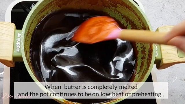 Gingerbread Cookies Recipe / Perfect Gingerbread Cookie / Christmas Cookies / Royal Icing Cookies