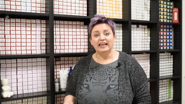 Секреты колориста от Тани Шарк. Секрет № 83. Как избежать раздражения кожи головы при окрашивании смотреть онлайн