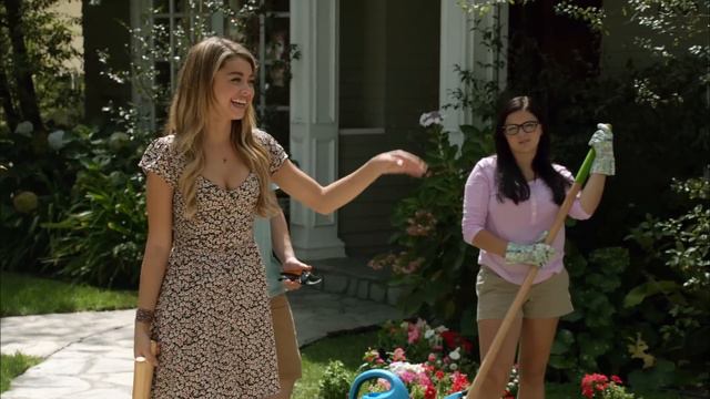 Modern Family - Staffel 6: Clip "Won't Be Our Neighbor" смотреть онлайн