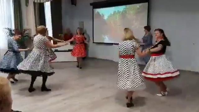 Московская кадриль в исполнении коллектива «Неугомонные» смотреть онлайн