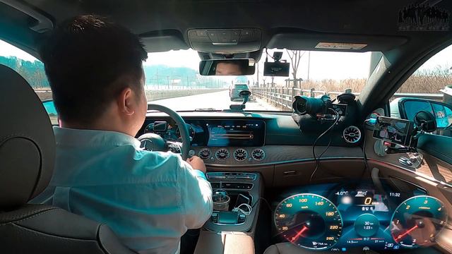 평범한 자동차 리뷰 - 1부 Mercedes-Benz E220d 4Matic Exclusive(*7,880만원) смотреть онлайн