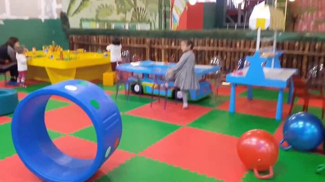 Чудо девочки! Играем в Парке Джунгли! смотреть онлайн