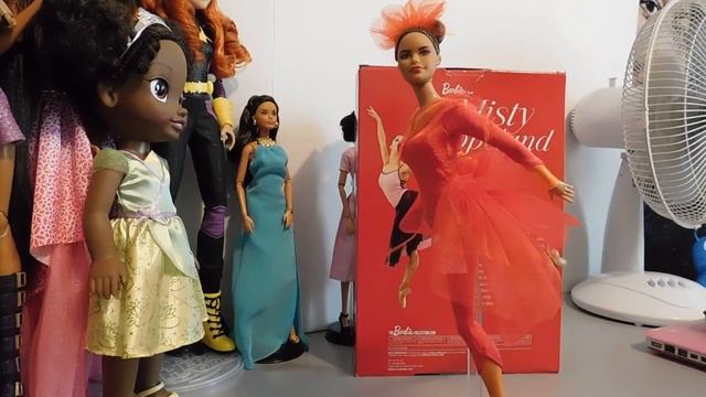 Barbie's Collector Pink Label Misty Copeland смотреть онлайн